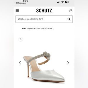 Schutz metallic pumps